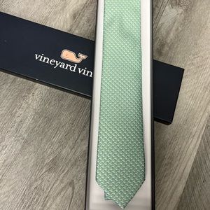 NEW Vineyard Vines Tie
